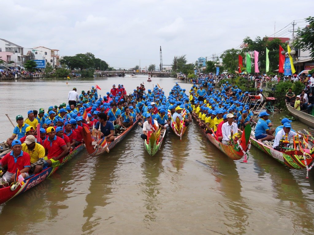 Lễ hội đua ghe ngo tại Trà Vinh