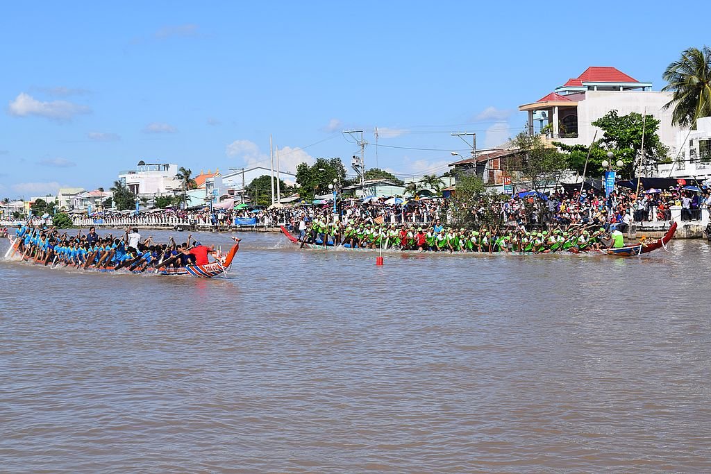 Lễ hội đua ghe ngo tại Trà Vinh