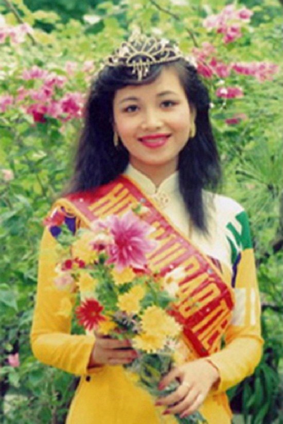 Hoa hậu Nguyễn Diệu Hoa lúc đăng quang